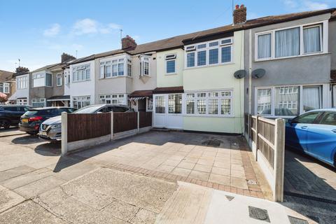 3 bed property, in Jersey Road, £450,000