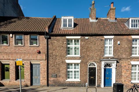 4 bed property, in The Mount, £500,000