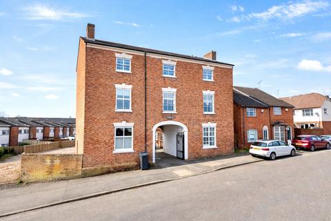1 bed property, in North Street, £68,000
