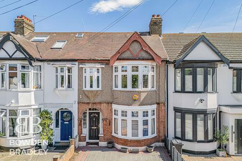 3 bed property, in Bawdsey Avenue, £500,000