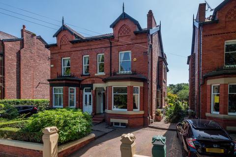 4 bed property, in Sandy Lane, £795,000