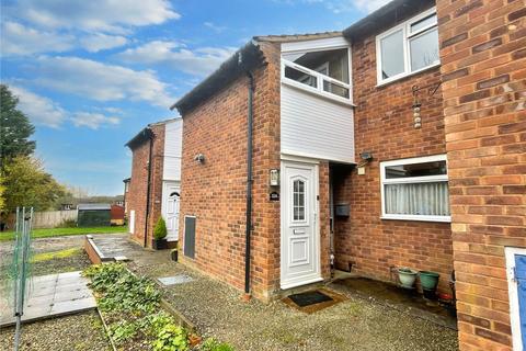 1 bed property, in Hook Farm Road, £84,950