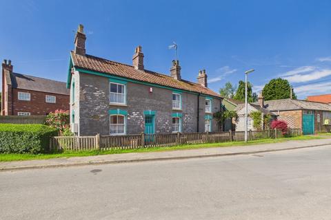 3 bed property, in Back Street, £250,000