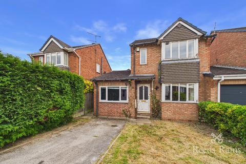 3 bed property, in St. Johns Court, £204,995