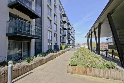 1 bed property, in Station Approach, £150,000