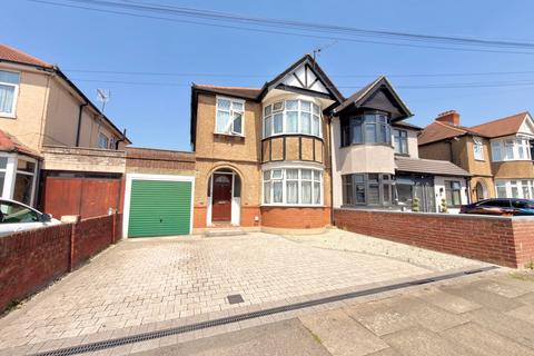 3 bed property, in Streatfield Road, £600,000