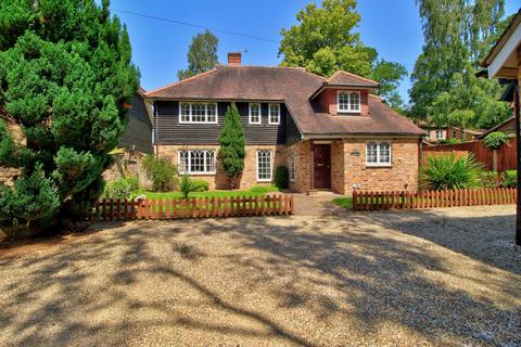 5 bed property, in Nine Mile Ride, £1,075,000