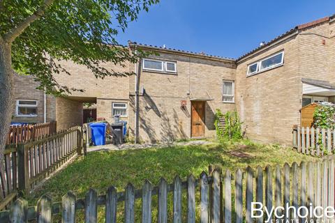 4 bed property, in Bedford Court, £200,000
