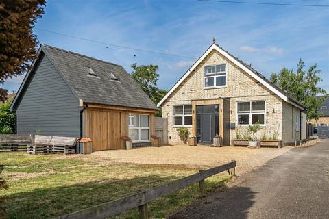 5 bed property, in High Street, £1,100,000