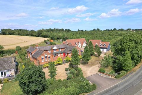 5 bed property, in The Low, £695,000