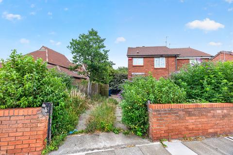 3 bed property, in 9 Saint Patricks Road, £10,000