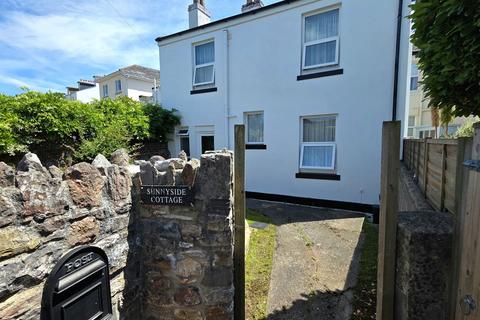 2 bed property, in Babbacombe, £245,000