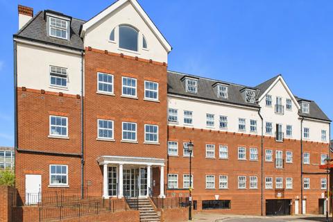 1 bed property, in Little Victoria Street, £190,000