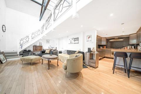 2 bed property, in Rowanwood Avenue, £315,000