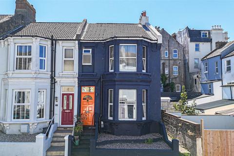 3 bed property, in St. Thomass Road, £340,000