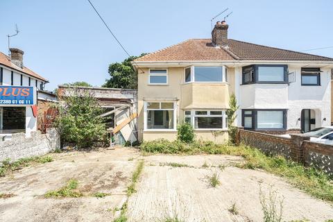 3 bed property, in Fair Oak Road, £260,000