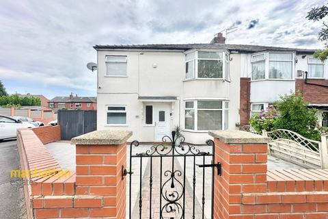 3 bed property, in Hill Cot Road, £300,000