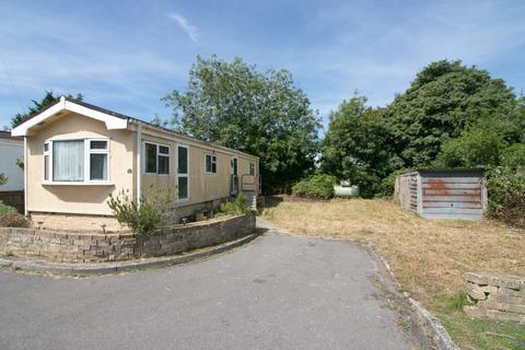 2 bed property, in Meadow Close, £85,000
