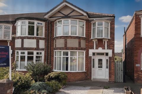 3 bed property, in Kingston Road, £160,000