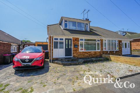 4 bed property, in Wren Close, £450,000