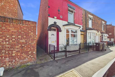 2 bed property, in Rosmead Street, £80,000