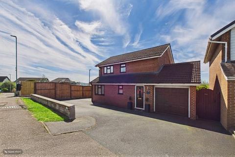 3 bed property, in Field Lane, £320,000