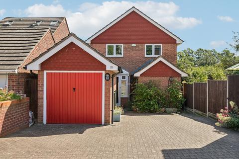4 bed property, in Greenside Drive, £825,000