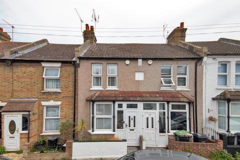 3 bed property, in Alfred Road, £325,000