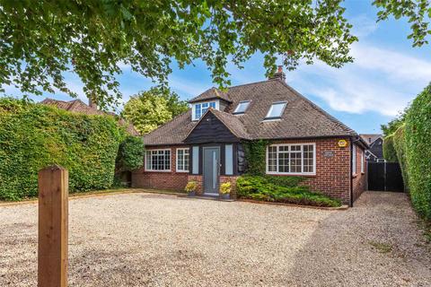 5 bed property, in Hayles Field, £950,000