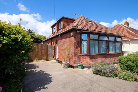 4 bed property, in Bayly Avenue, £385,000