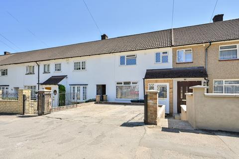 3 bed property, in Oxhey Drive, £450,000