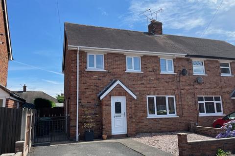 3 bed property, in Chestnut Close, £220,000