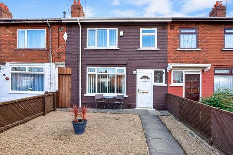 3 bed property, in Berwick Hills Avenue, £97,500
