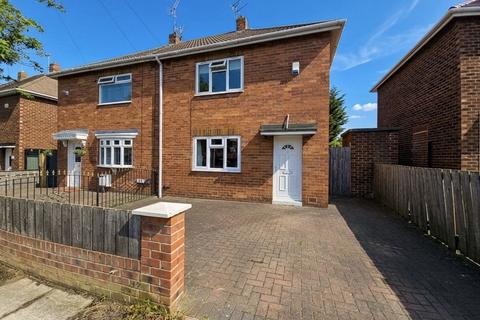 2 bed property, in Reavley Avenue, £80,000