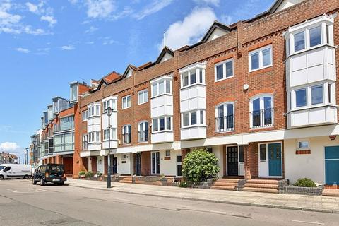 3 bed property, in Broad Street, £595,000