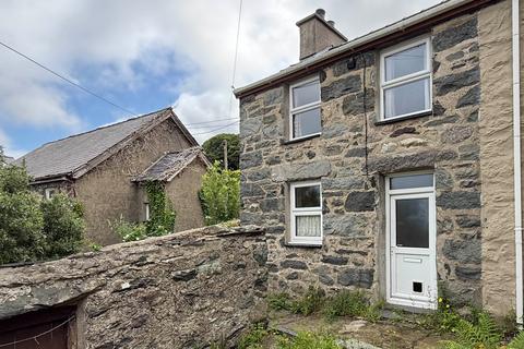 2 bed property, in Chapel Street, £60,000
