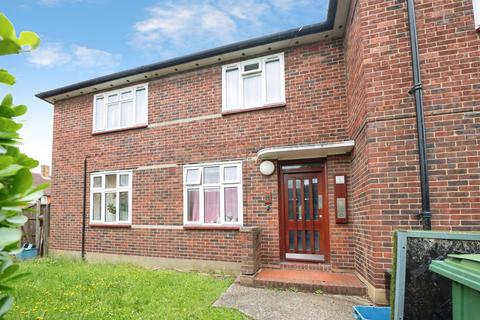 1 bed property, in Sylvester Gardens, £210,000