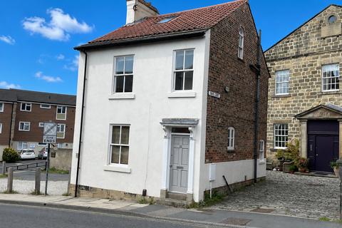 3 bed property, in Briggate, £295,000