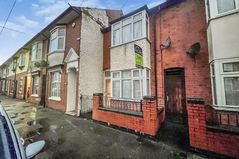 2 bed property, in King Edward Road, £290,000
