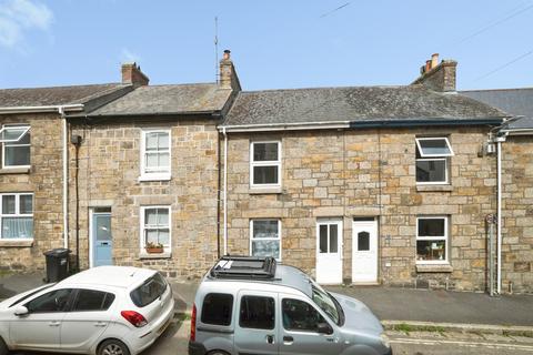 2 bed property, in High Street, £190,000