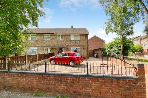 3 bed property, in Stour Court, £175,000