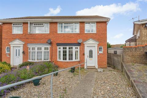 3 bed property, in Linnet Avenue, £325,000