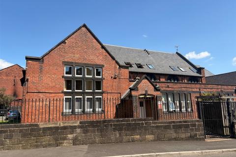 2 bed property, in Armley Lodge Road, £60,000