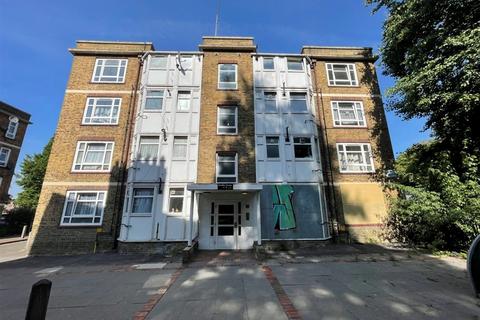 3 bed property, in Valley Grove, £240,000