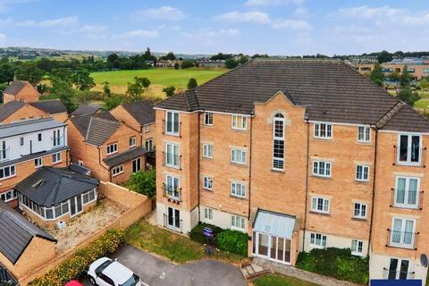2 bed property, in Sandhill Close, £80,000