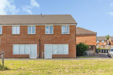 2 bed property, in Gatcombe Road, £170,000