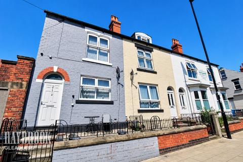 3 bed property, in Staniforth Road, £150,000
