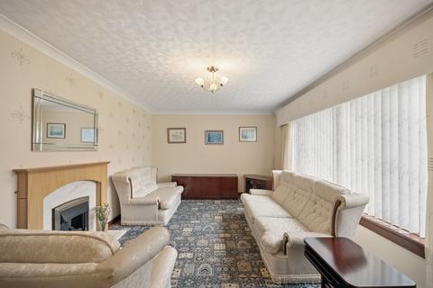 3 bed property, in Rattray Gardens, £250,000