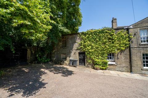 3 bed property, in Cliff Hill, £495,000