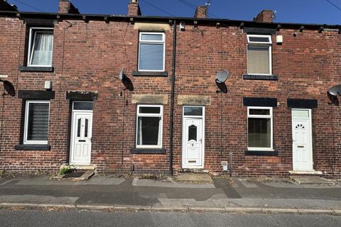 2 bed property, in Stanley Road, £104,950